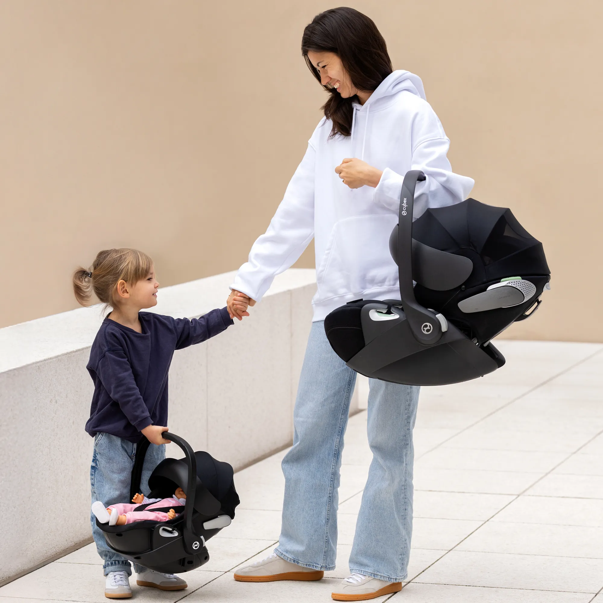 Corolle Porte-Poupon Cybex 2 en 1 noir pour poupon 36 et 42 cm