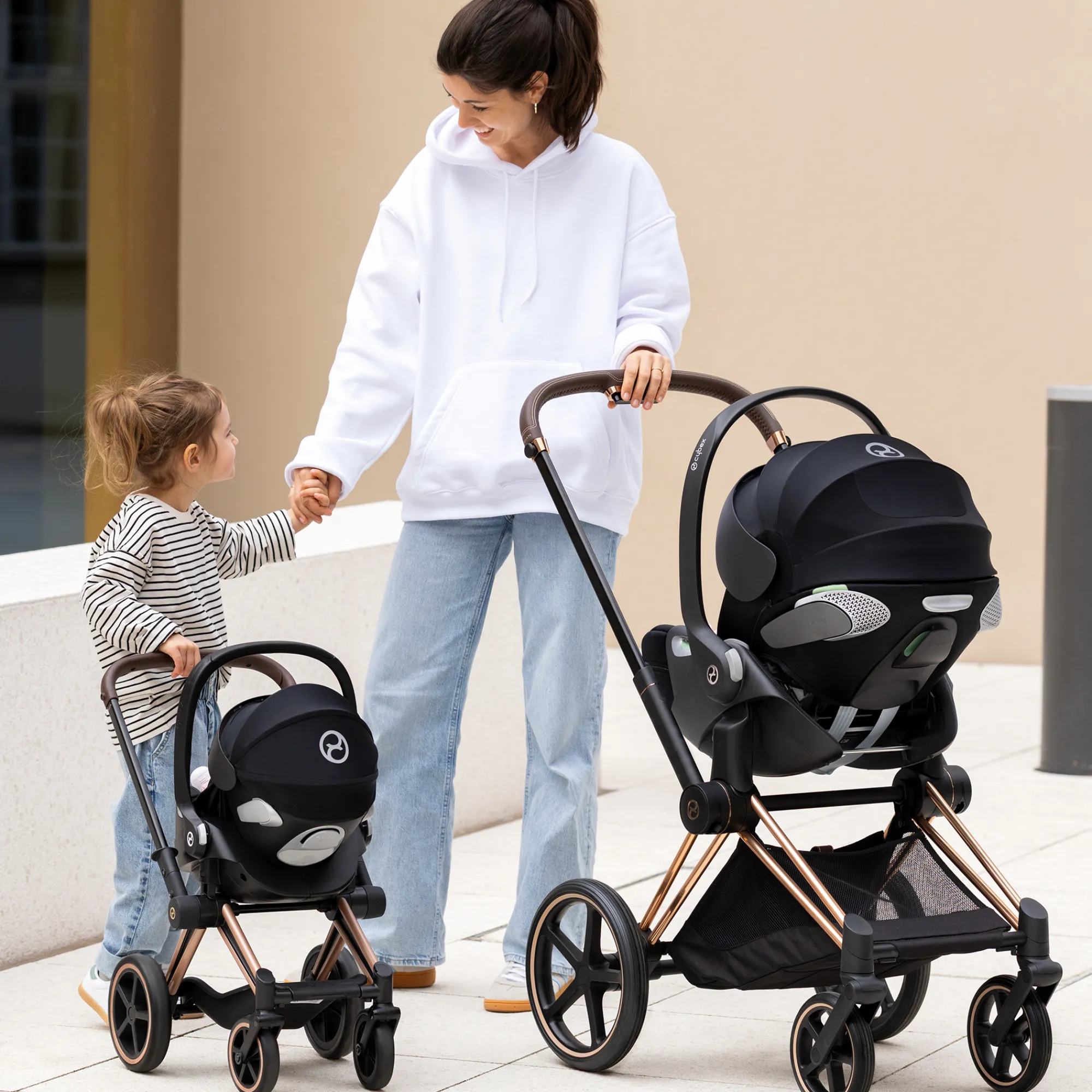 Corolle Porte-Poupon Cybex 2 en 1 noir pour poupon 36 et 42 cm